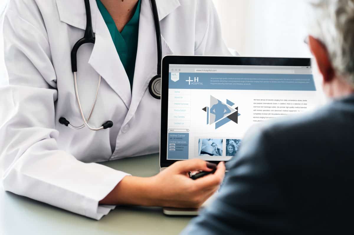 doctor showing image on a laptop to a patient