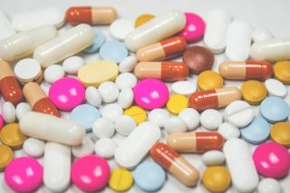 illustration of pills and tablets - phentermine withdrawal symptoms